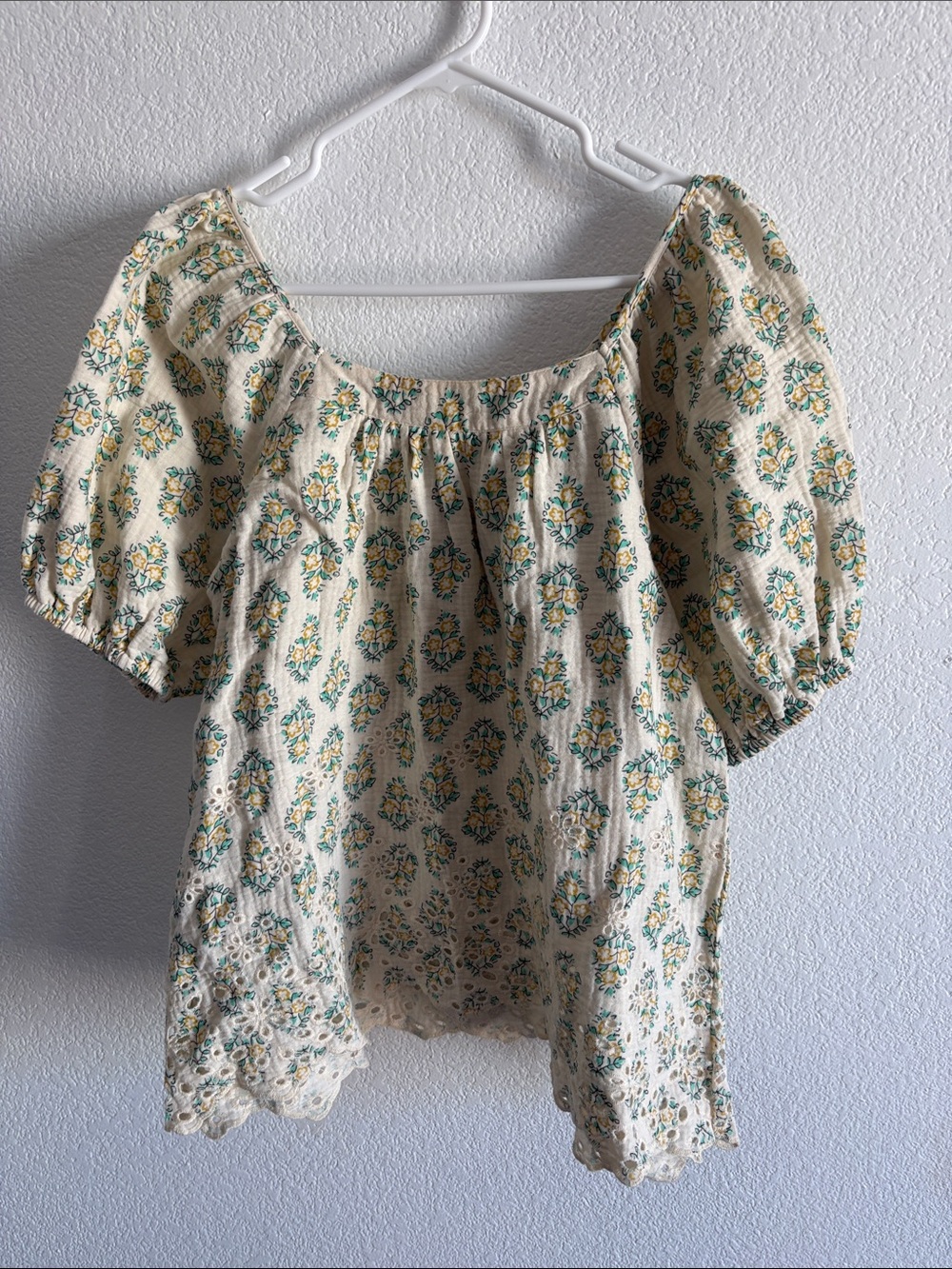 Solitaire Cream Floral Puff-Sleeve Blouse